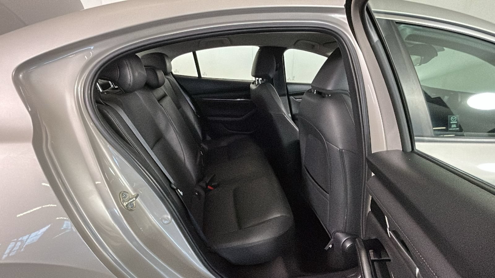 Used 2024 MAZDA MAZDA3 s FWD image 34