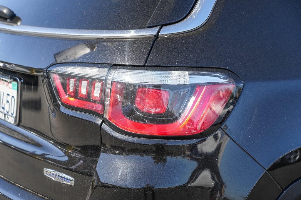 Used 2019 Jeep Compass Latitude FWD image 10