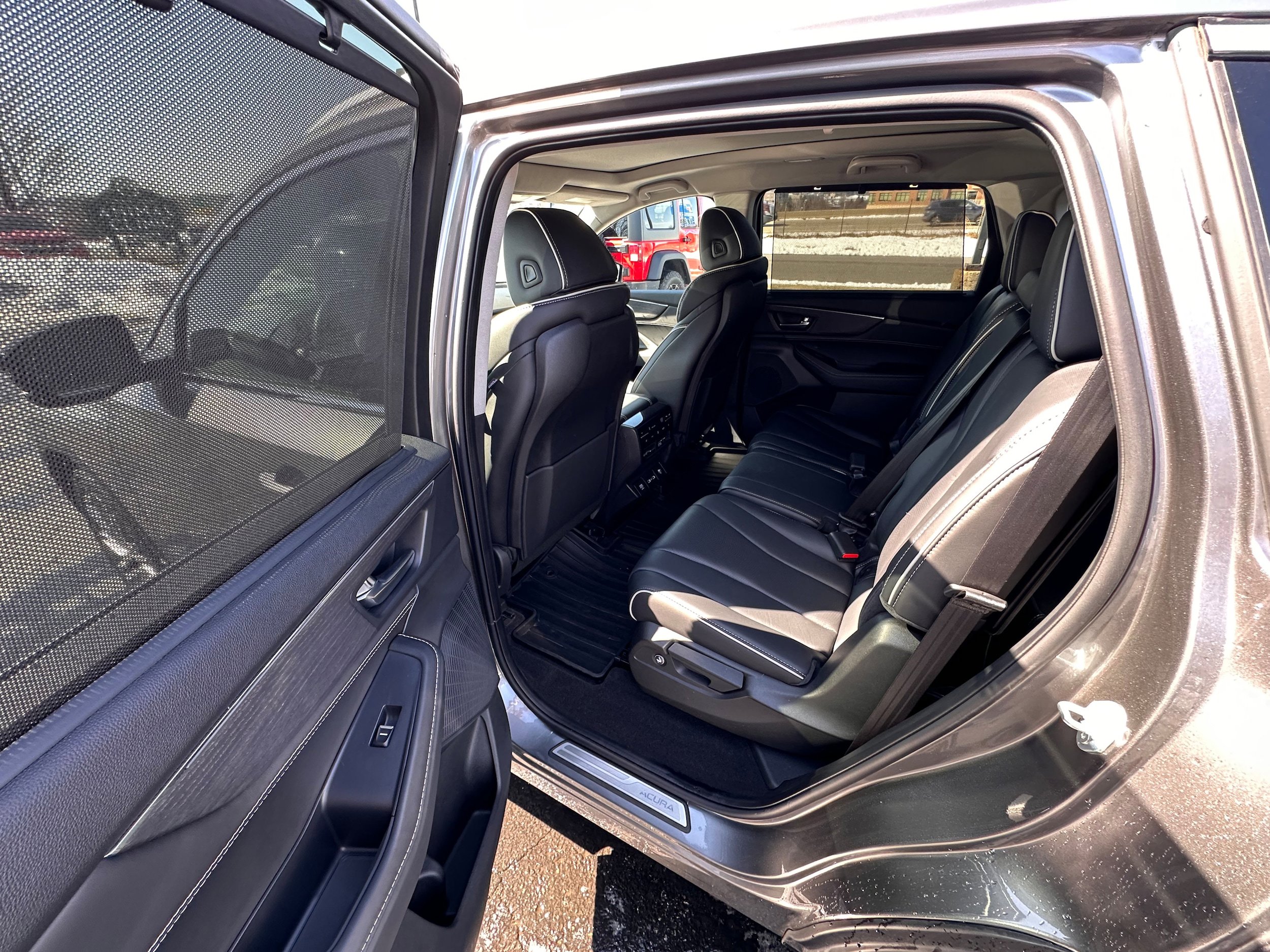 Used 2024 Acura MDX SH-AWD w/ Advance Package image 11