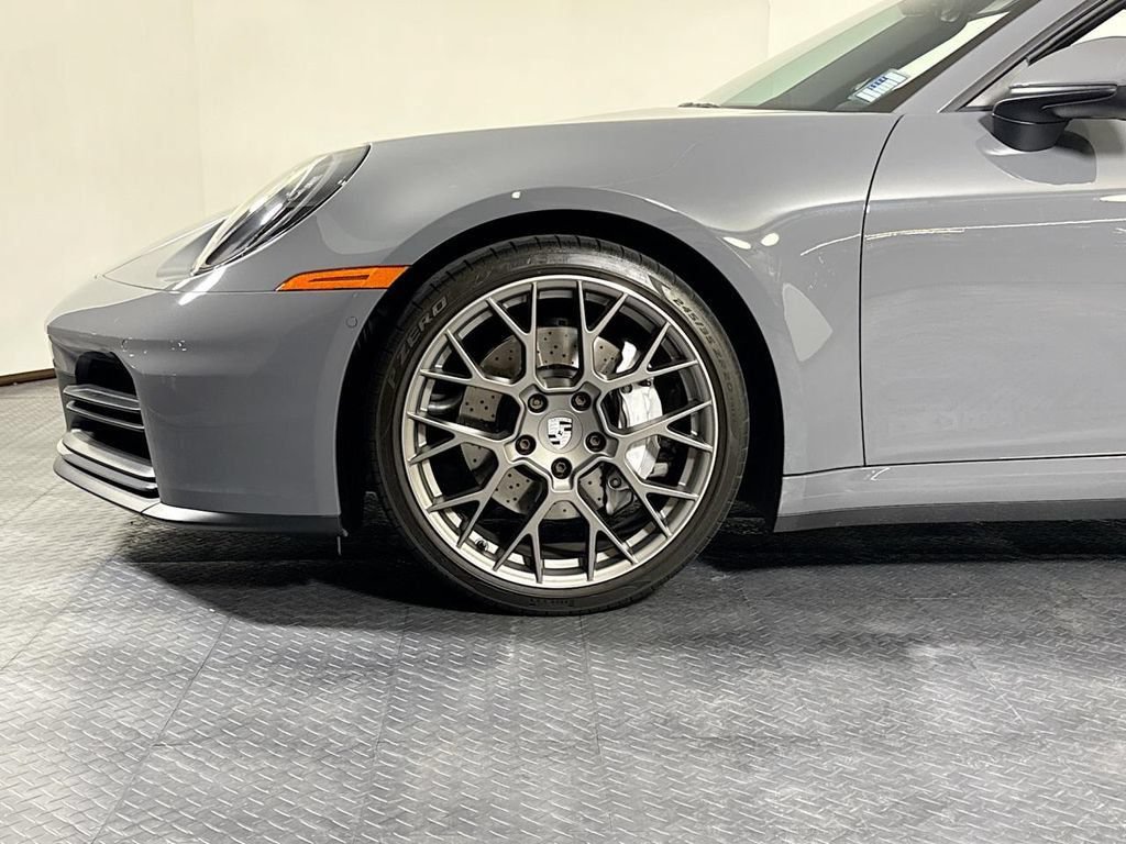 Certified 2025 Porsche 911 Carrera RWD image 29