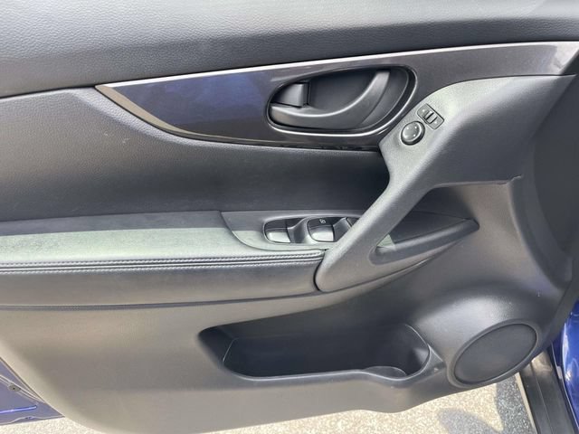 Used 2020 Nissan Rogue S FWD image 17