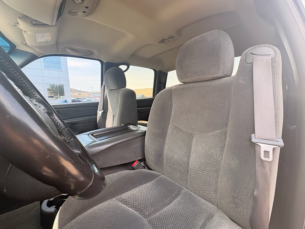 Used 2005 Chevrolet Silverado 2500 LS w/ Heavy-Duty Power Package AWD/4WD image 16