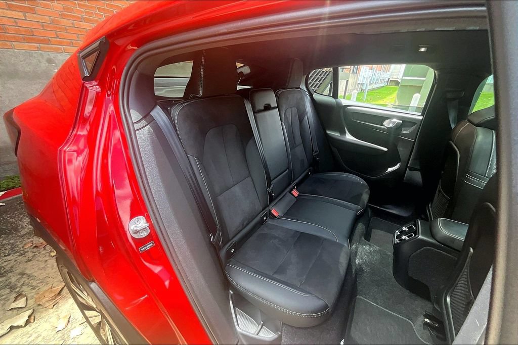 Certified 2023 Volvo C40 P8 Recharge Plus AWD/4WD image 37