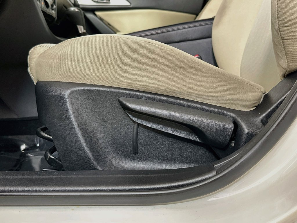 Used 2017 MAZDA MAZDA3 Sport FWD image 22