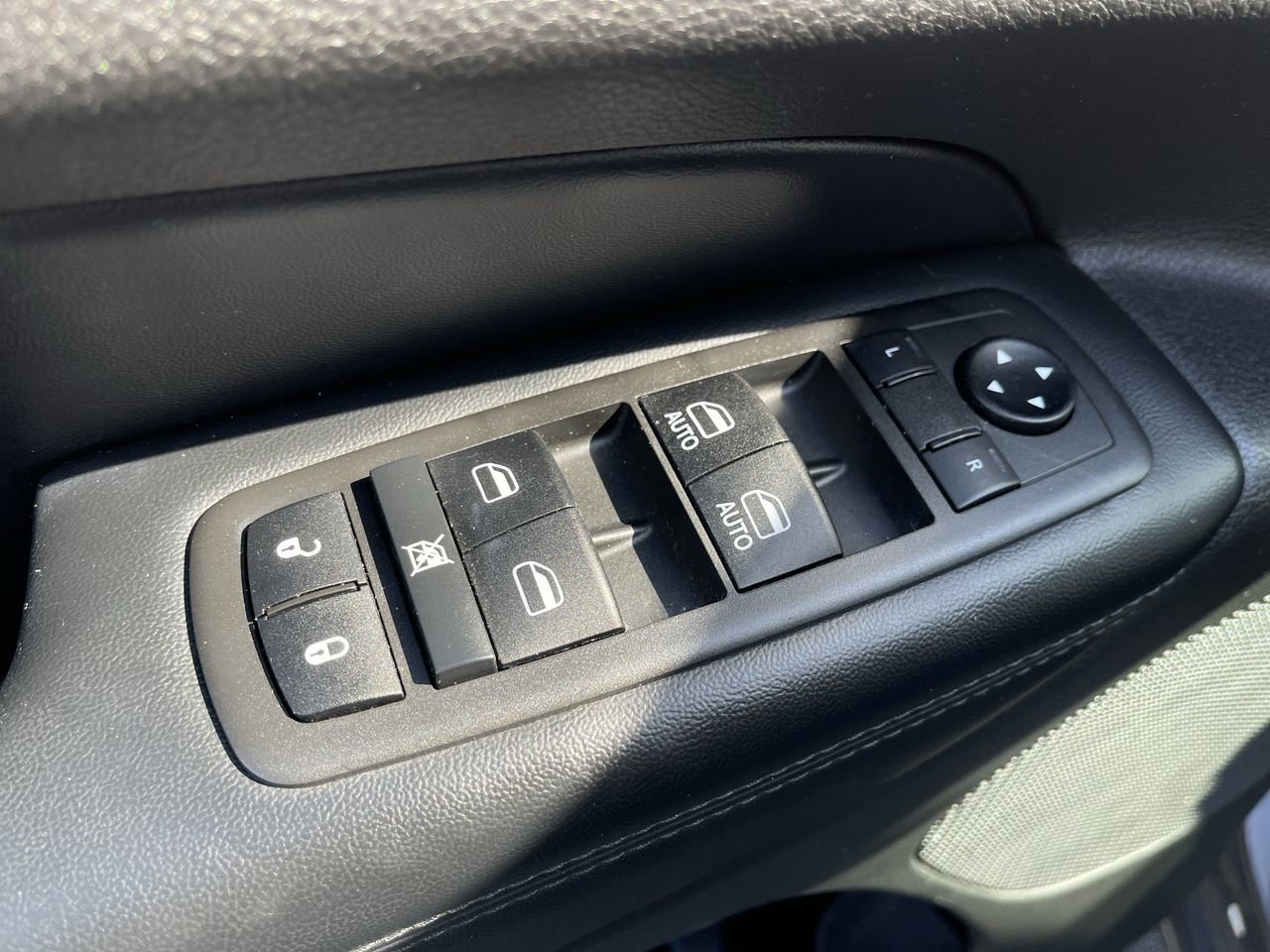 Used 2021 Jeep Grand Cherokee Laredo X RWD image 23