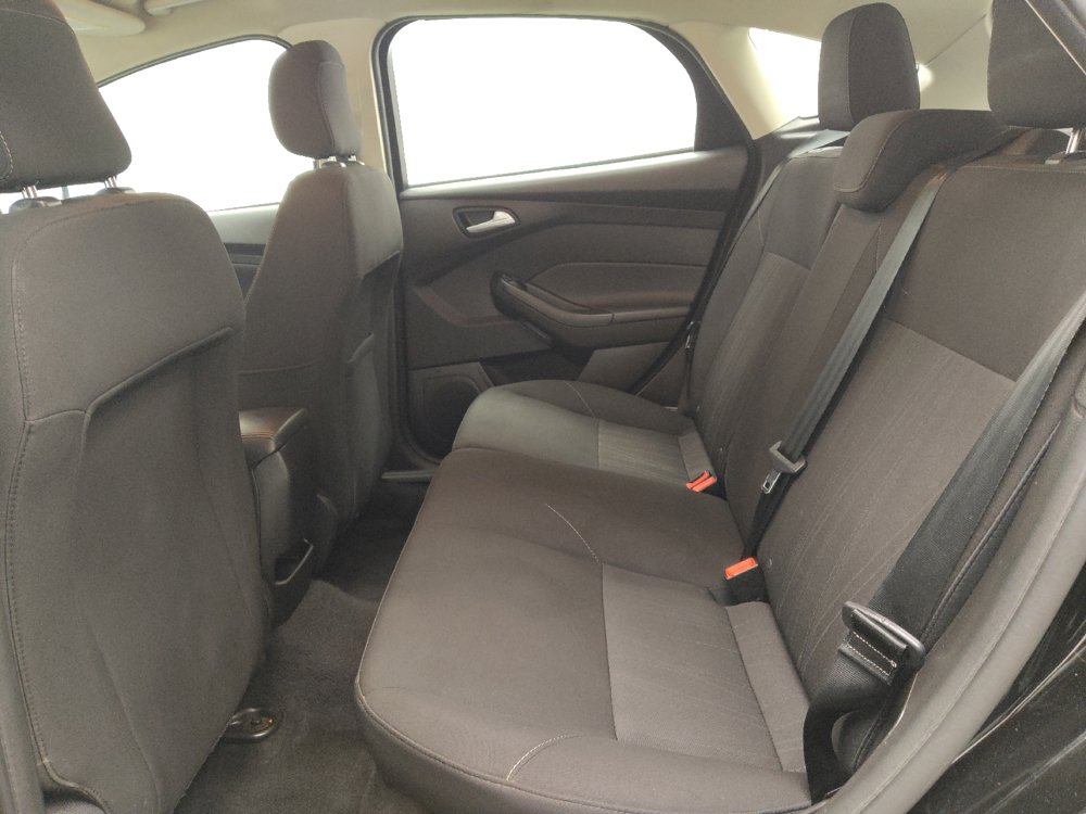 Used 2018 Ford Focus SE w/ Cold Weather Package FWD image 18
