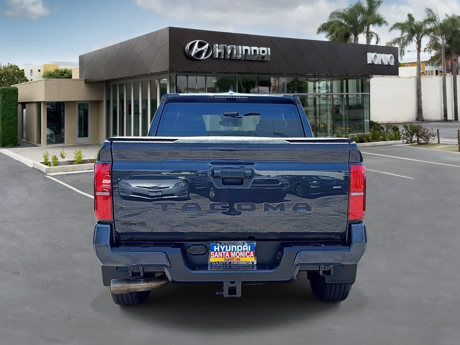 Used 2025 Toyota Tacoma TRD Sport AWD/4WD image 4