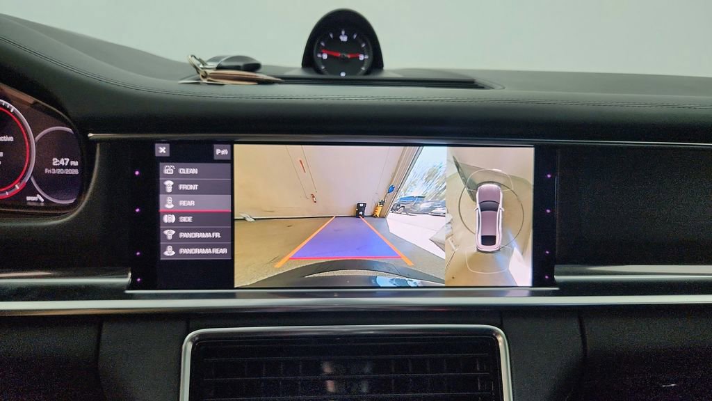 Used 2021 Porsche Panamera image 21