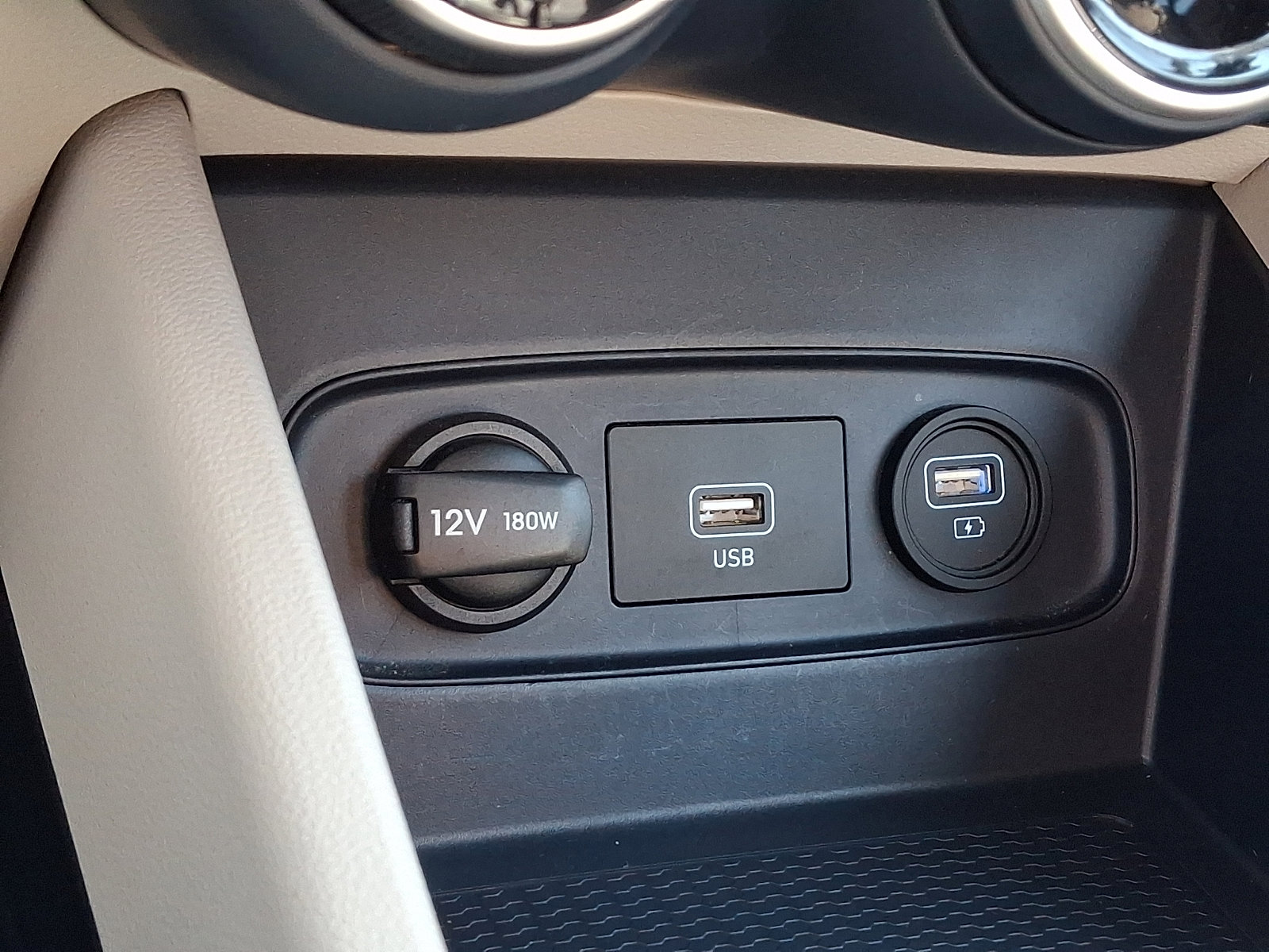 Certified 2021 Hyundai Venue image 24