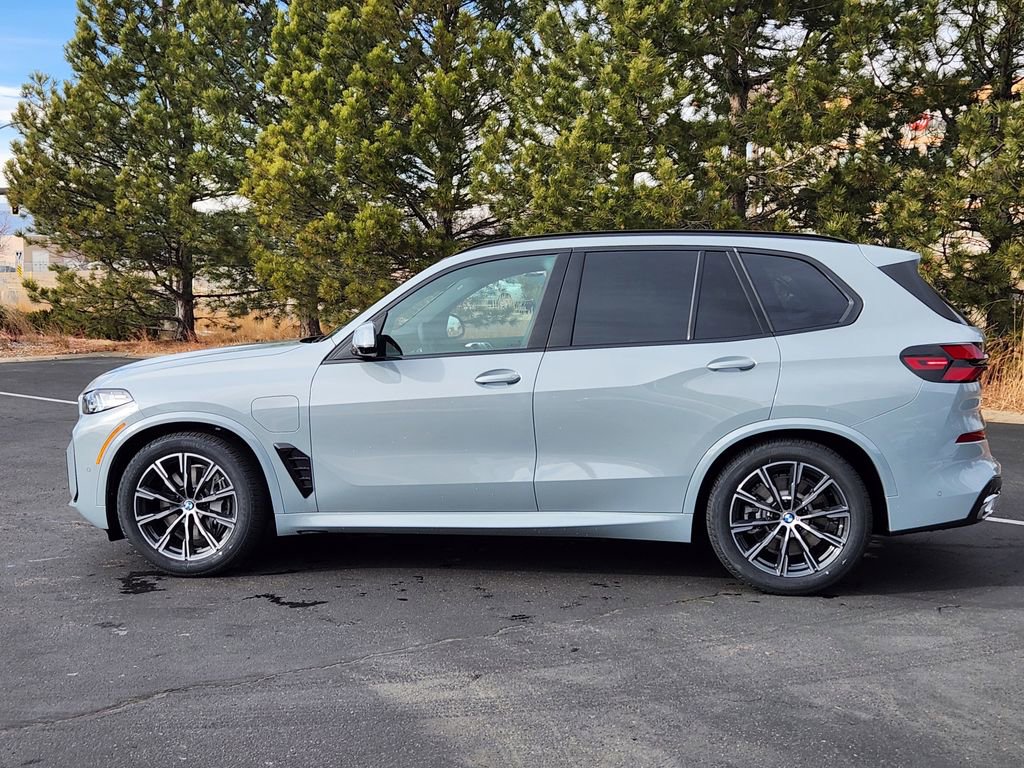 New 2026 BMW X5 xDrive50e image 2