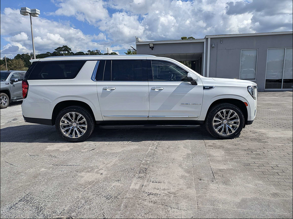 Used 2021 GMC Yukon XL Denali AWD/4WD image 8
