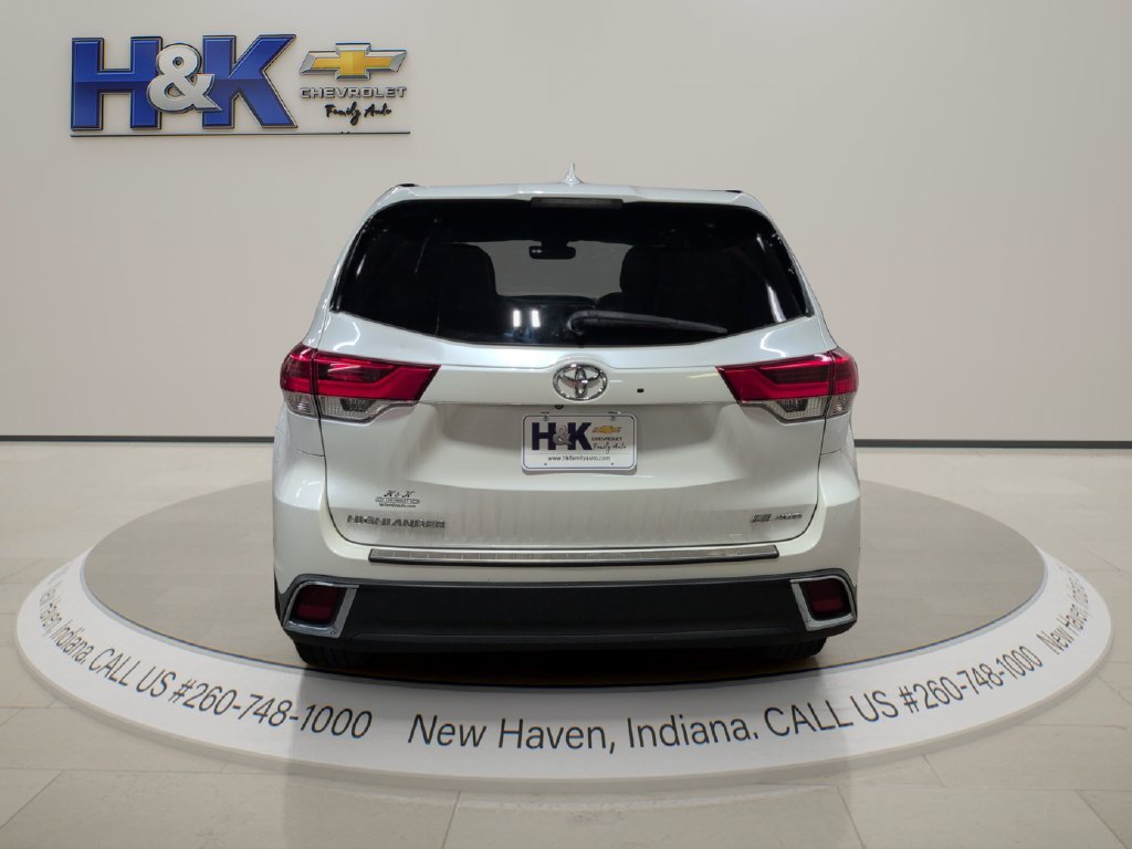 Used 2017 Toyota Highlander SE AWD/4WD image 5