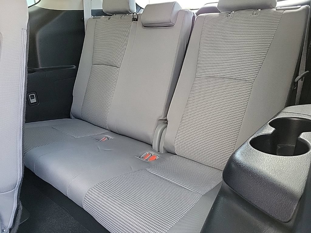 Used 2022 Toyota Highlander LE AWD/4WD image 14