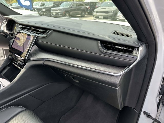 Certified 2024 Jeep Grand Cherokee L Overland w/ Luxury Tech Group IV AWD/4WD image 28