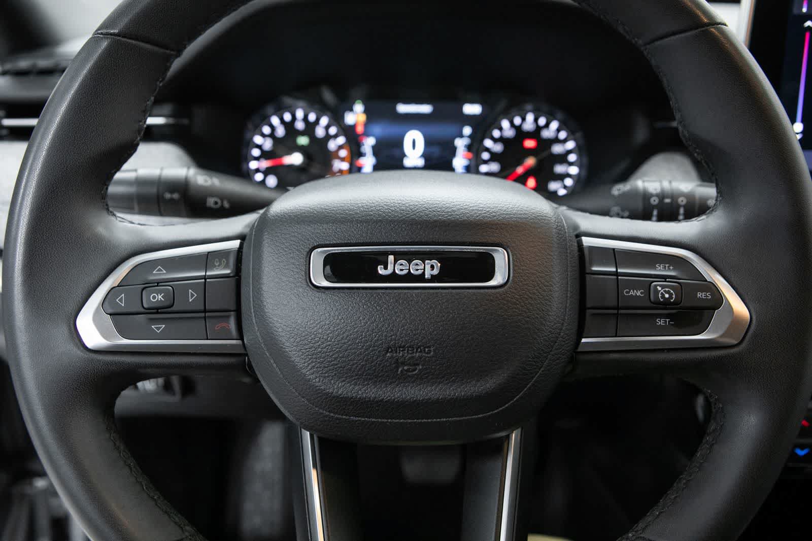 Used 2023 Jeep Compass Latitude AWD/4WD image 14