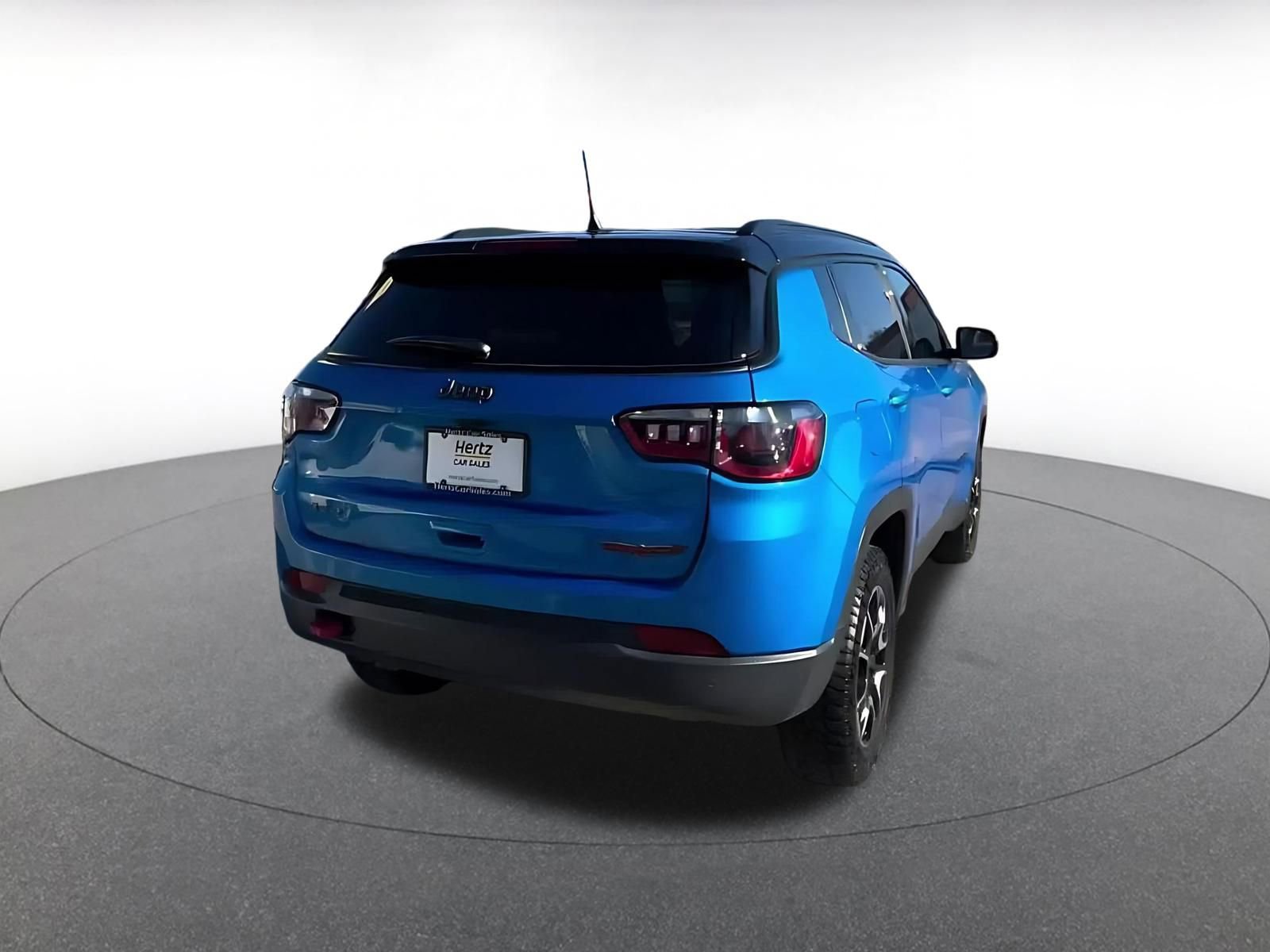 Used 2025 Jeep Compass Trailhawk image 14