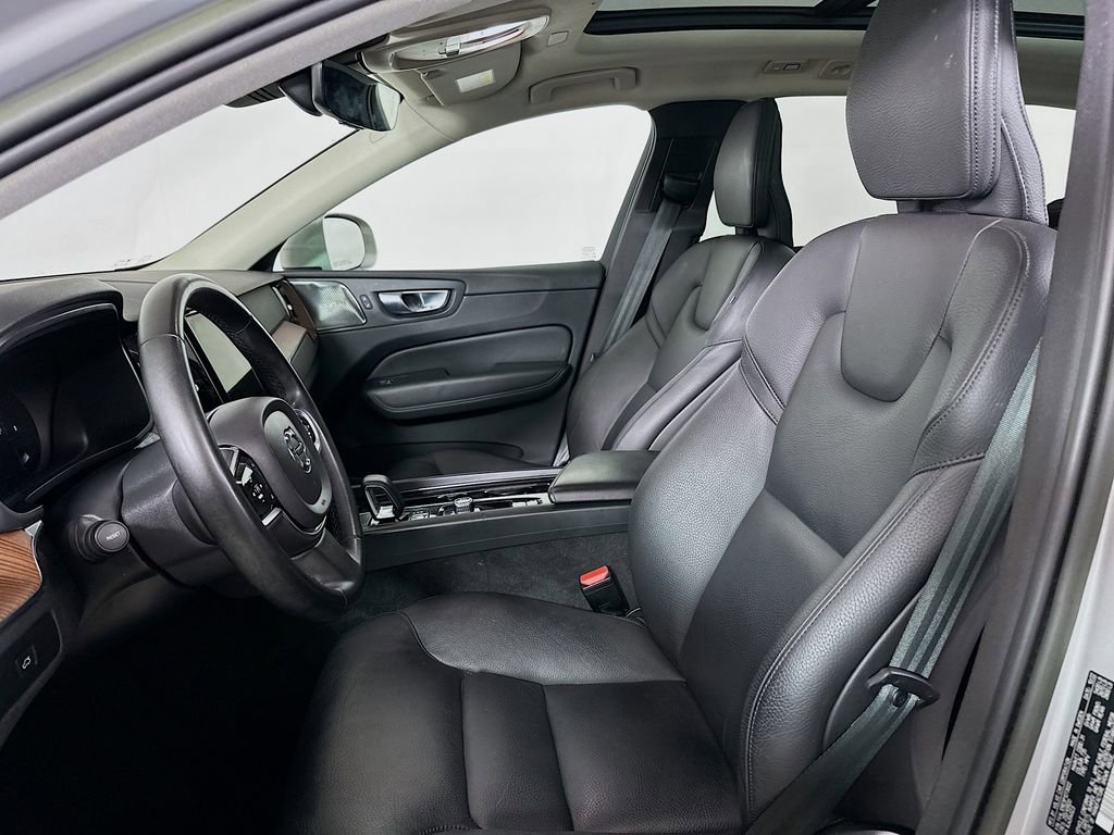 Used 2023 Volvo XC60 B5 Plus w/ Protection Package Premier AWD/4WD image 8