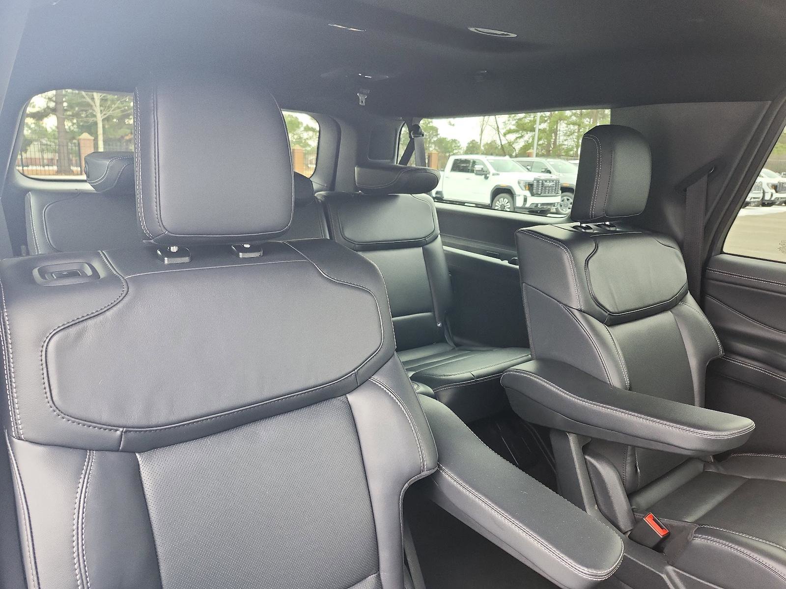 Used 2025 Ford Expedition Max Platinum w/ Stealth Appearance Package image 11