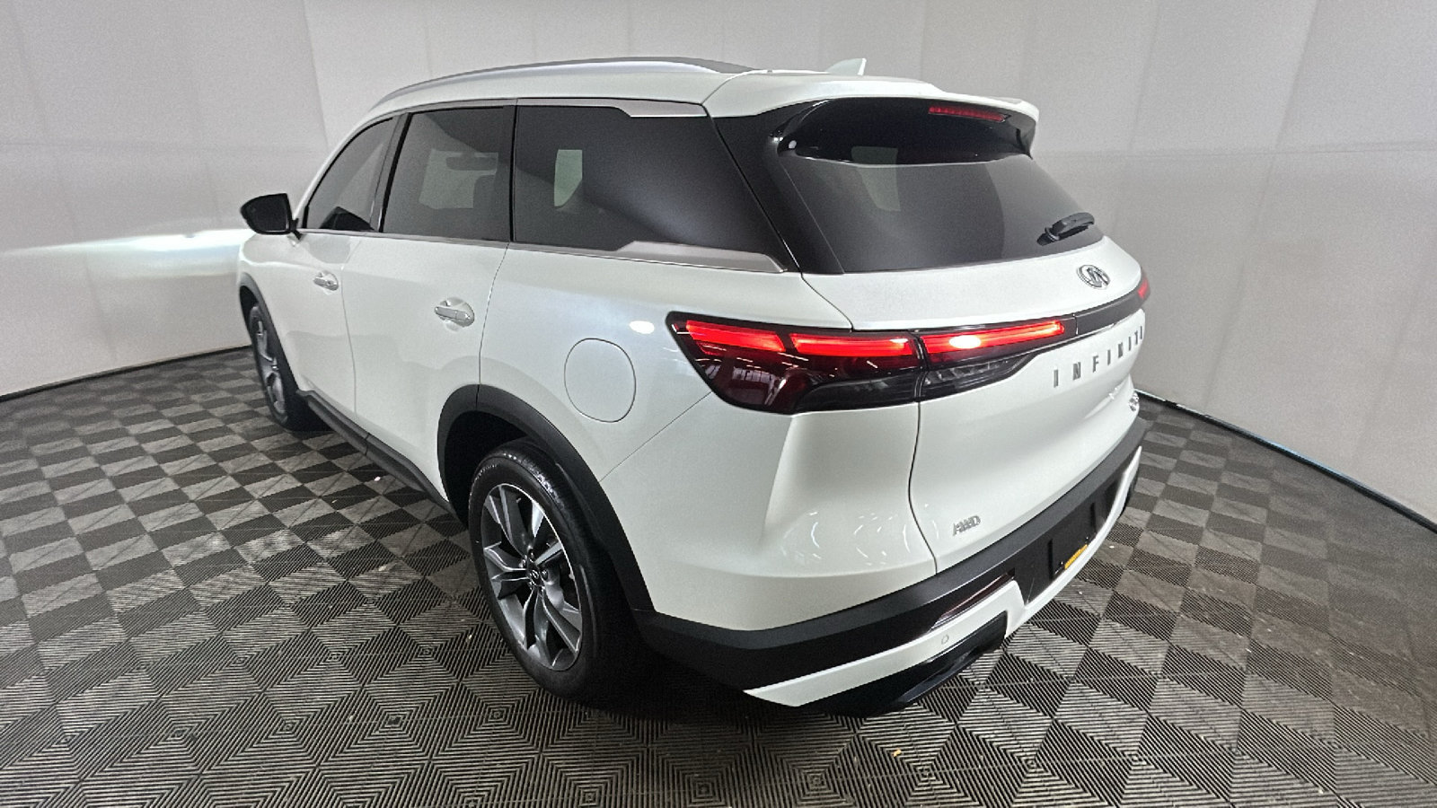 Used 2024 INFINITI QX60 Luxe AWD/4WD image 4