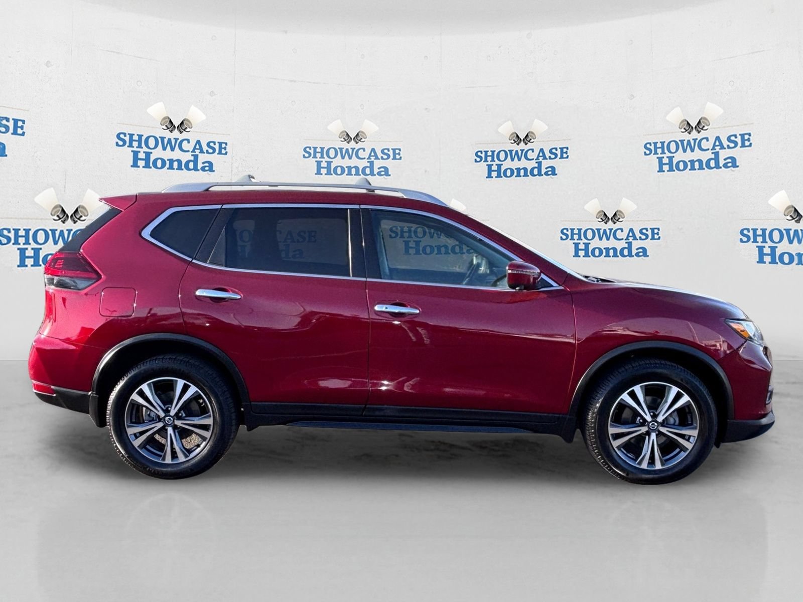 Used 2019 Nissan Rogue SV w/ Sun & Sound Touring Package AWD/4WD image 9