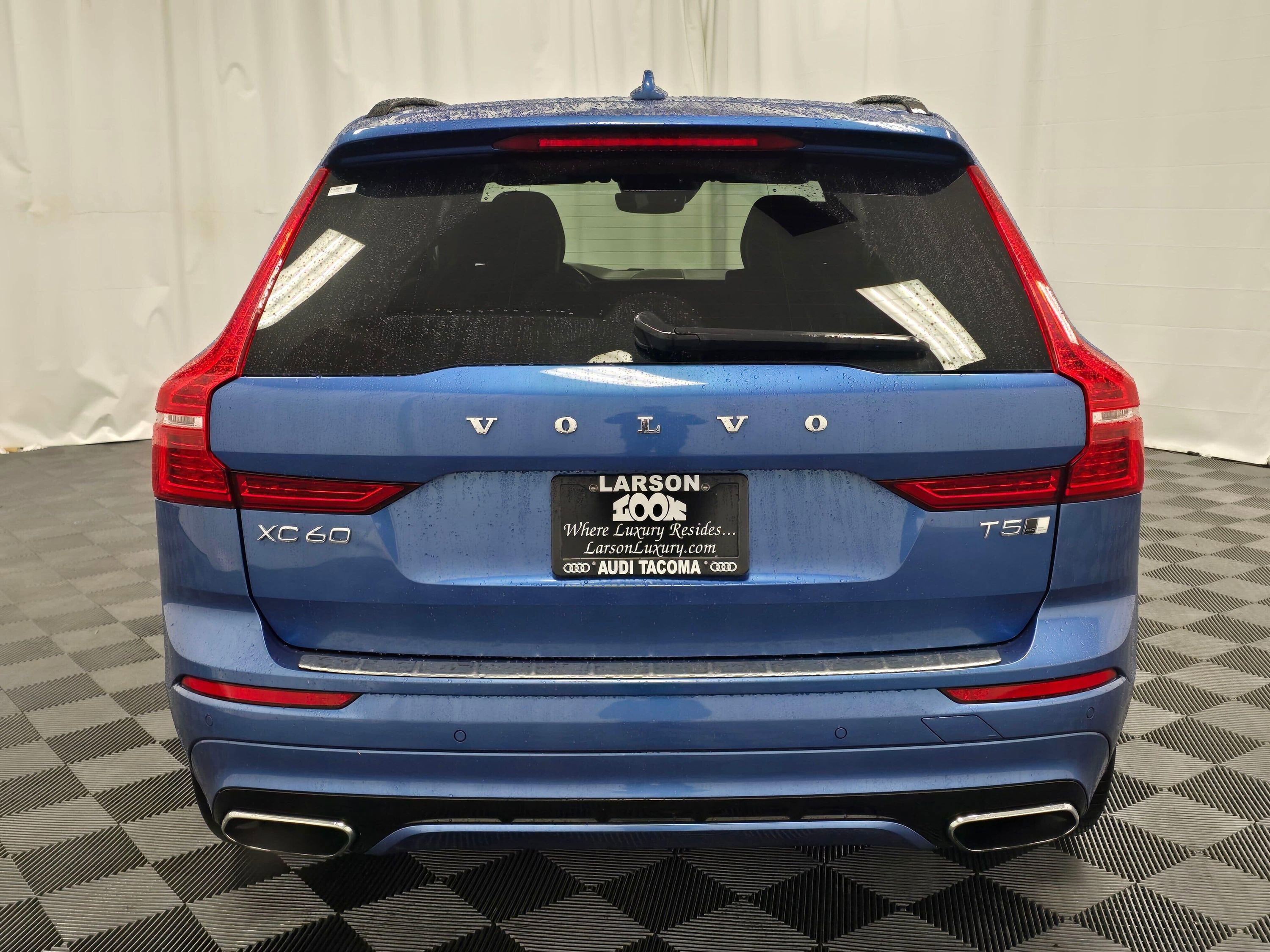 Used 2021 Volvo XC60 T5 R-Design w/ Protection Package Premier AWD/4WD image 4