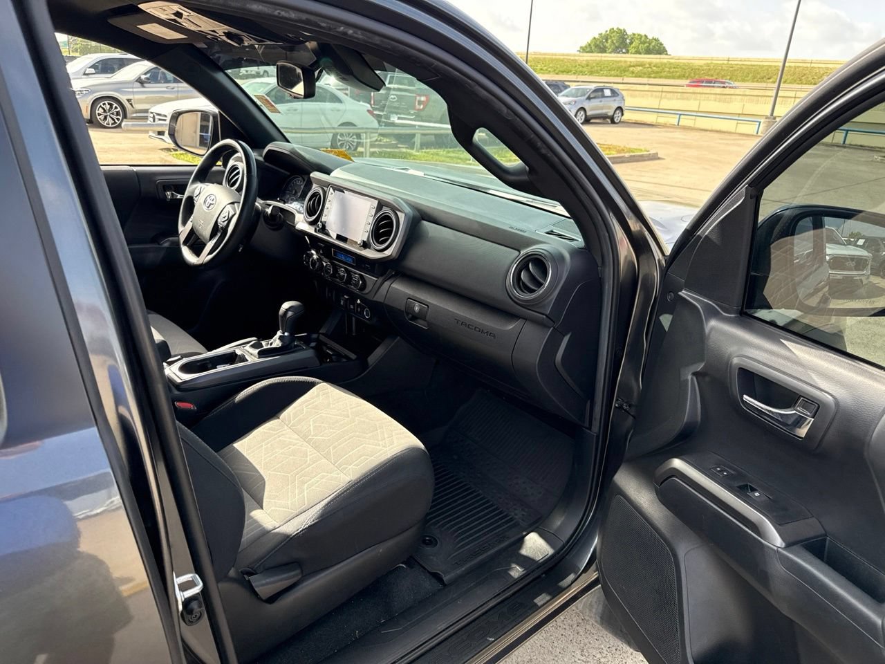 Used 2022 Toyota Tacoma TRD Off-Road AWD/4WD image 14