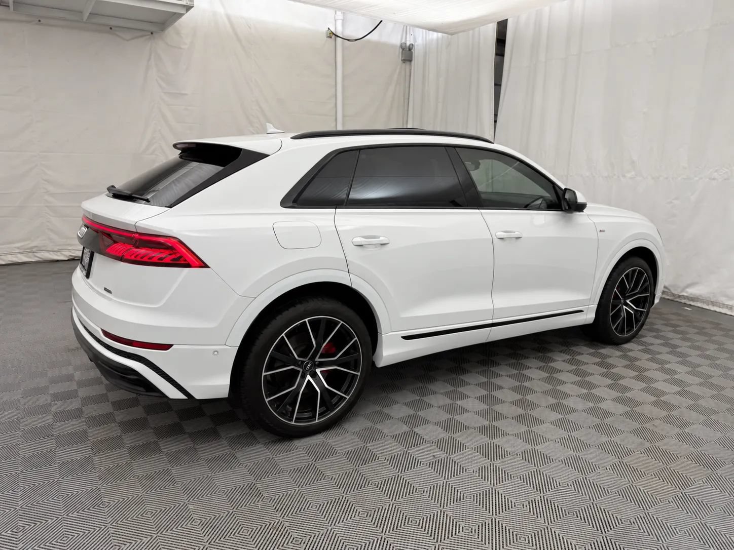Used 2019 Audi Q8 Prestige w/ Adaptive Chassis Package AWD/4WD image 5