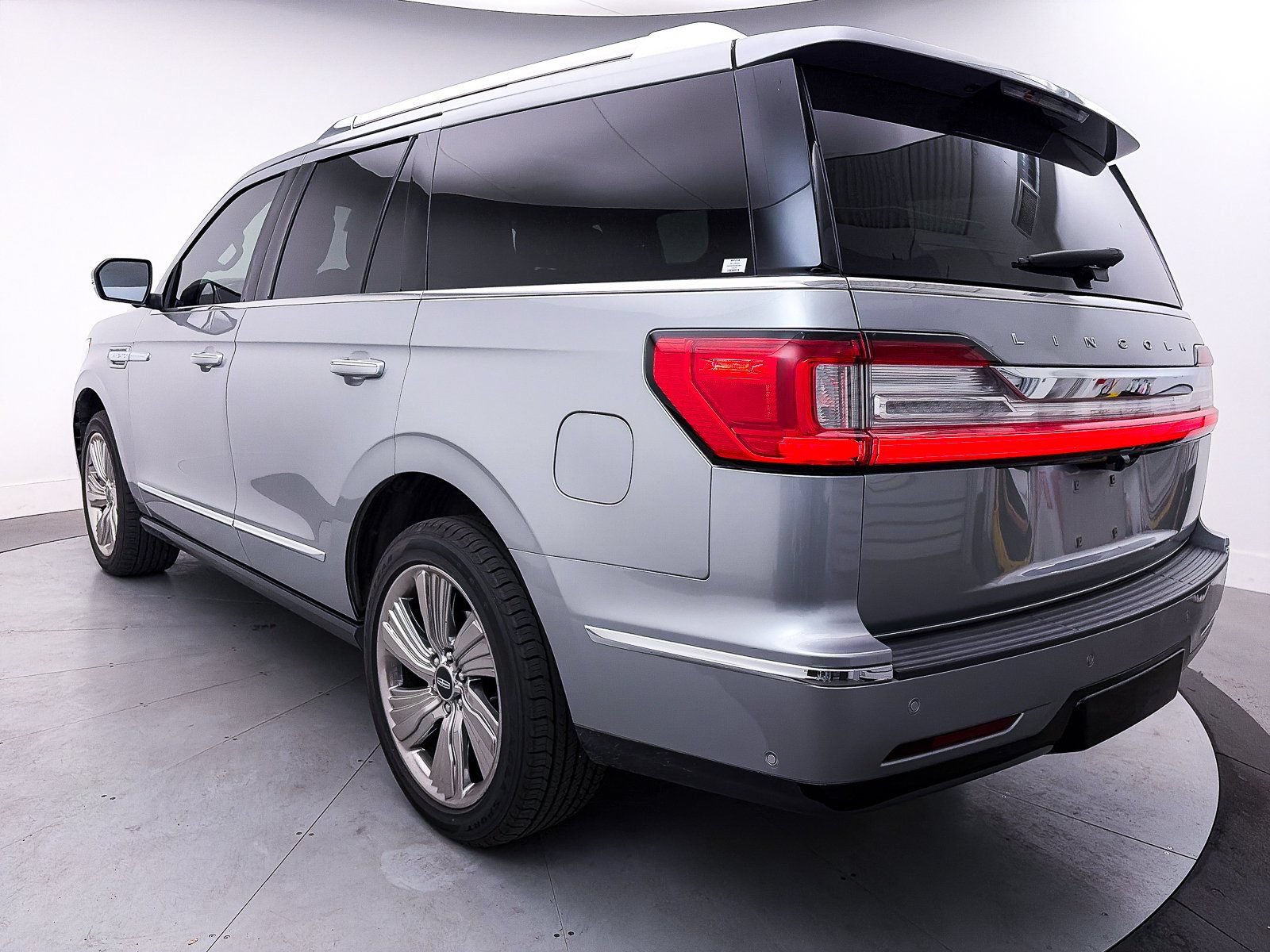 Used 2021 Lincoln Navigator Reserve w/ Luxury Package AWD/4WD image 16