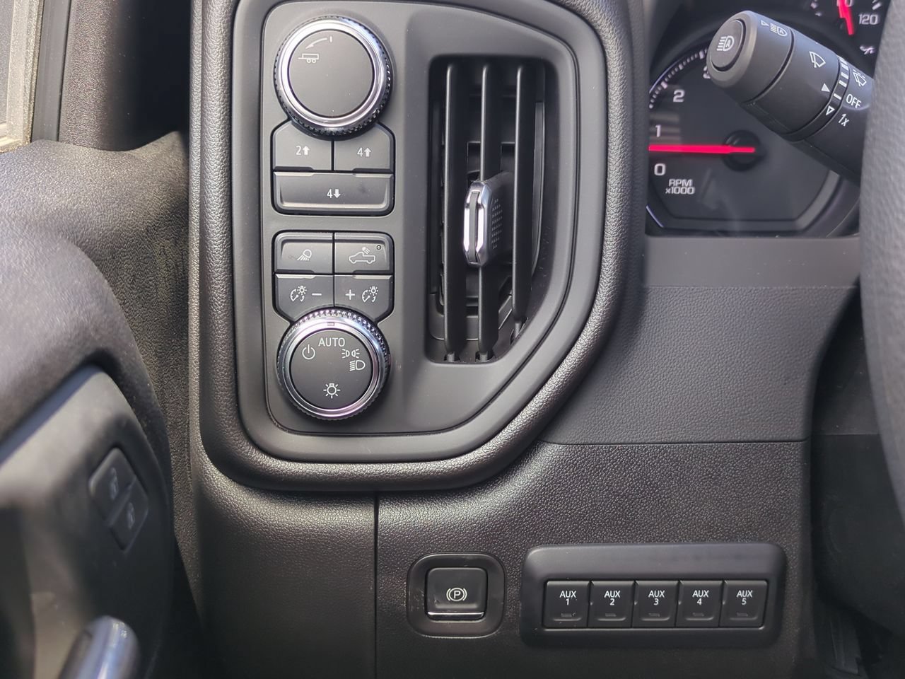 New 2025 GMC Sierra 3500 Pro w/ Convenience Package AWD/4WD image 17