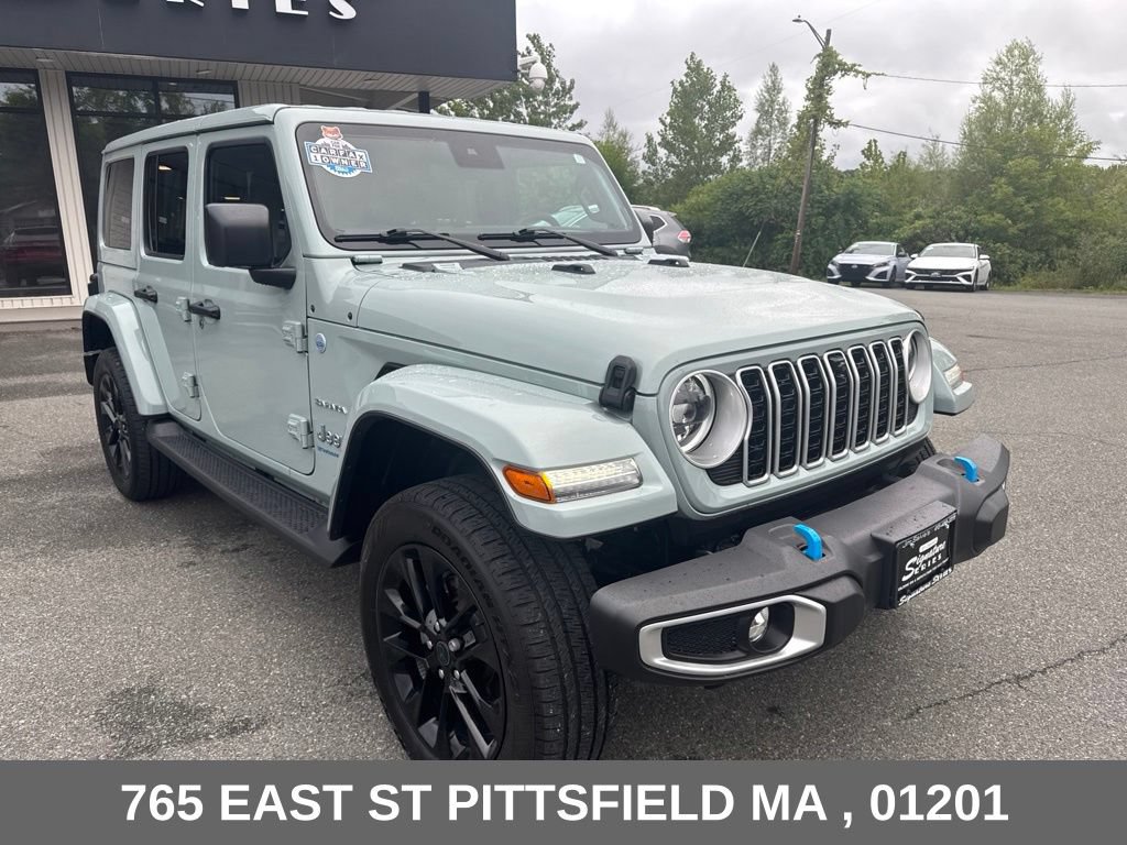 Used 2024 Jeep Wrangler Unlimited Sahara w/ Technology Group AWD/4WD image 10