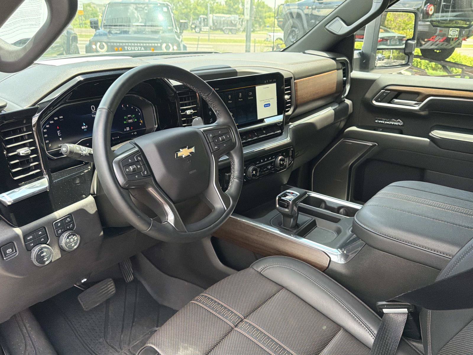 Used 2024 Chevrolet Silverado 1500 High Country w/ High Country Premium Package AWD/4WD image 36