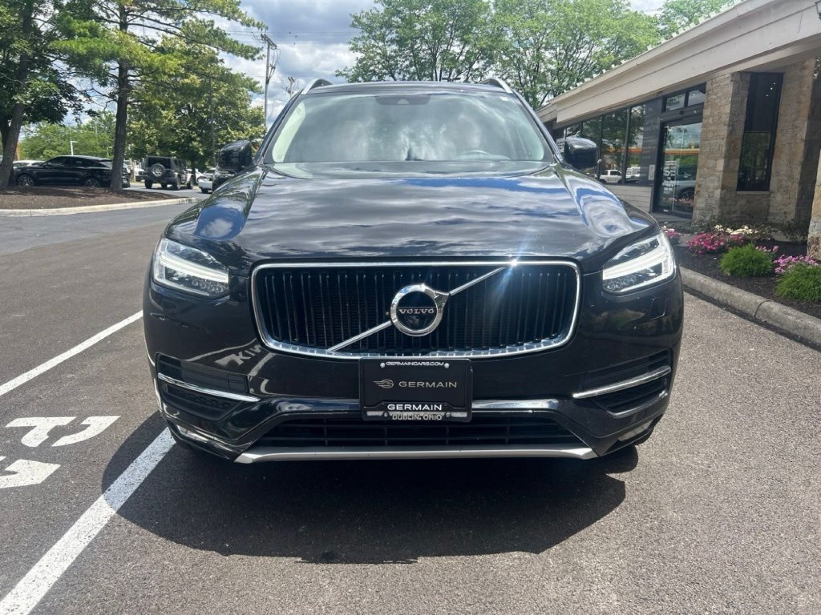 Used 2016 Volvo XC90 T6 Momentum w/ Momentum Plus Package AWD/4WD image 3