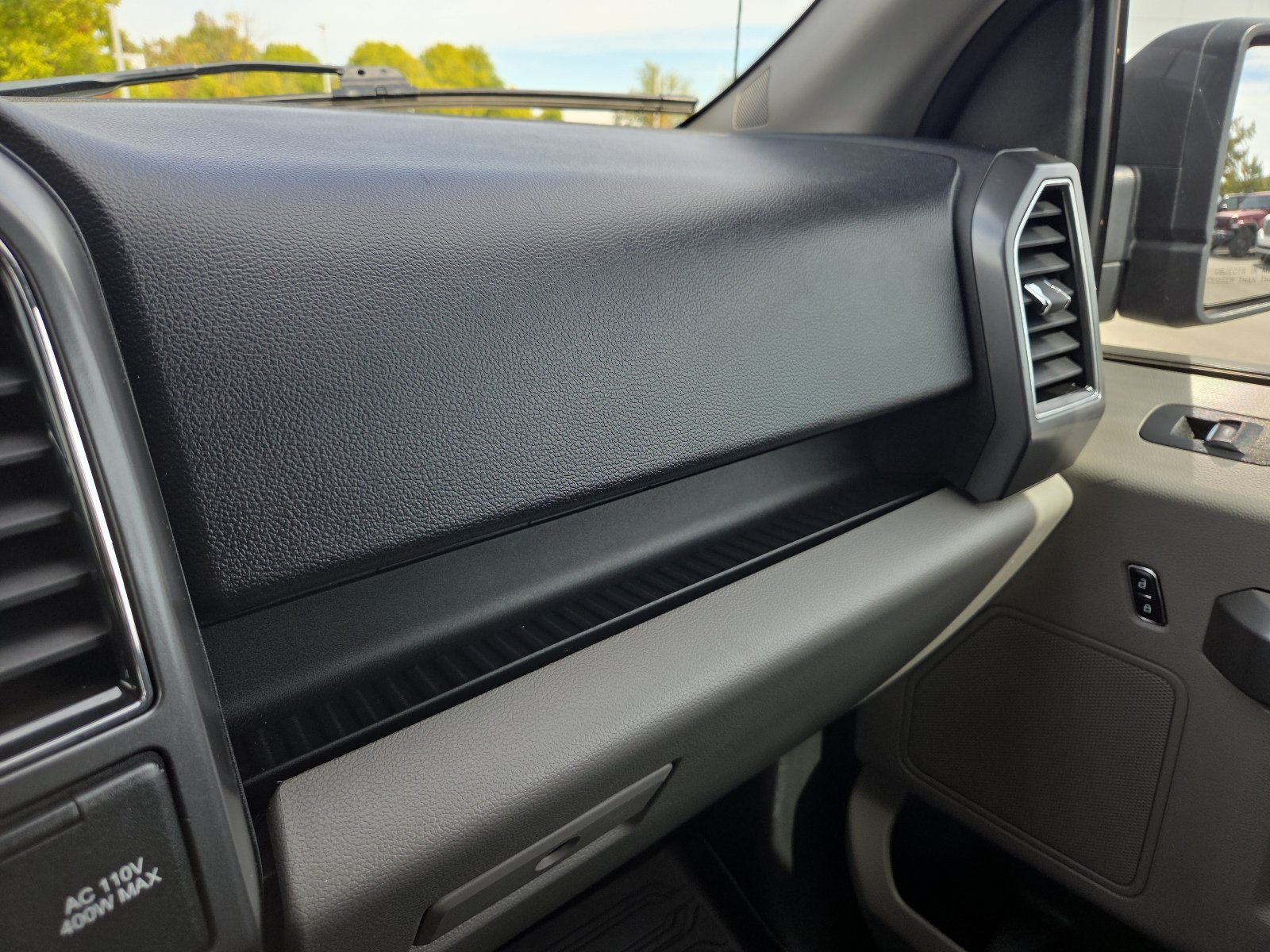 Used 2018 Ford F150 XLT w/ Equipment Group 302A Luxury AWD/4WD image 22