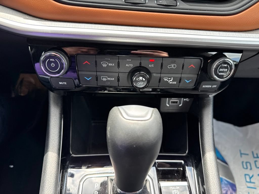 Used 2025 Jeep Compass Limited AWD/4WD image 16