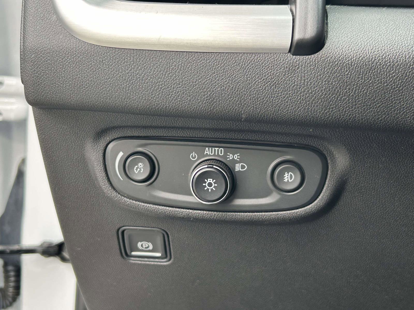 Used 2023 GMC Terrain SLT image 22