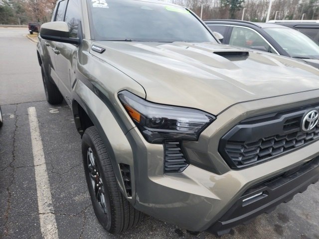 Used 2025 Toyota Tacoma TRD Sport image 2