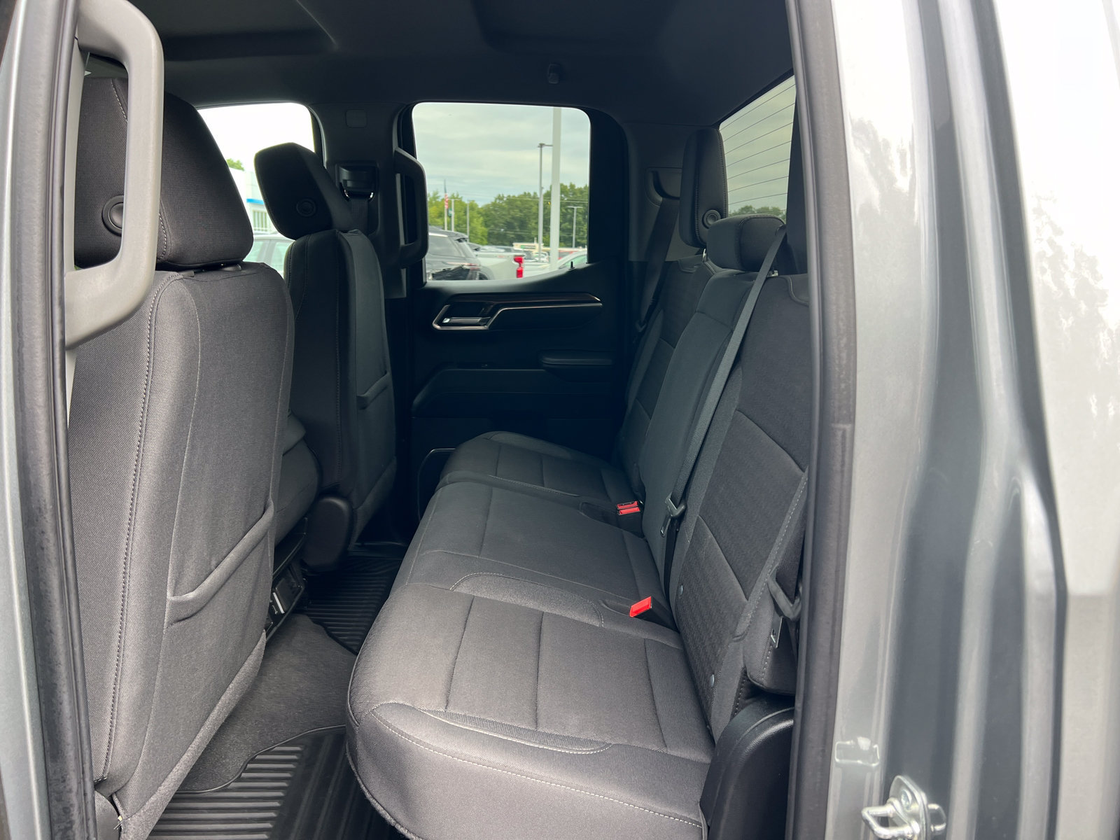 Used 2025 Chevrolet Silverado 1500 LT AWD/4WD image 5