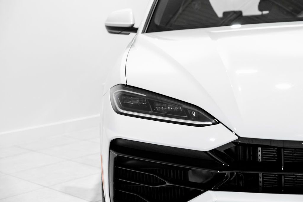 Used 2025 Lamborghini Urus SE AWD/4WD image 56