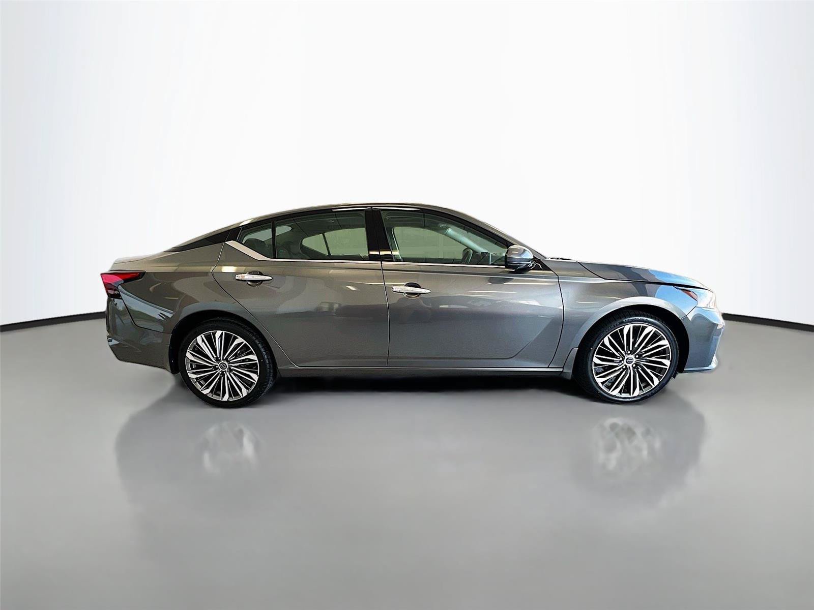 Used 2023 Nissan Altima 2.5 SL AWD/4WD image 17