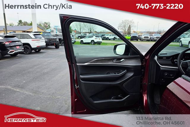 New 2026 Jeep Grand Cherokee Laredo image 14