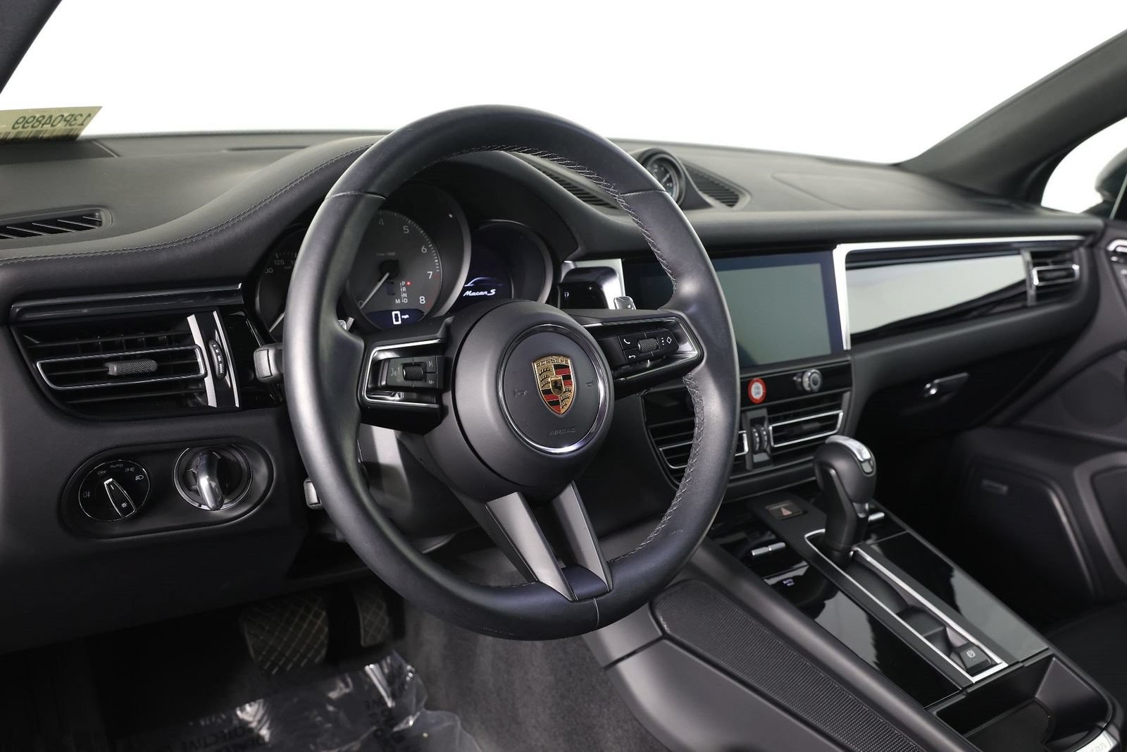 Certified 2023 Porsche Macan S AWD/4WD image 4