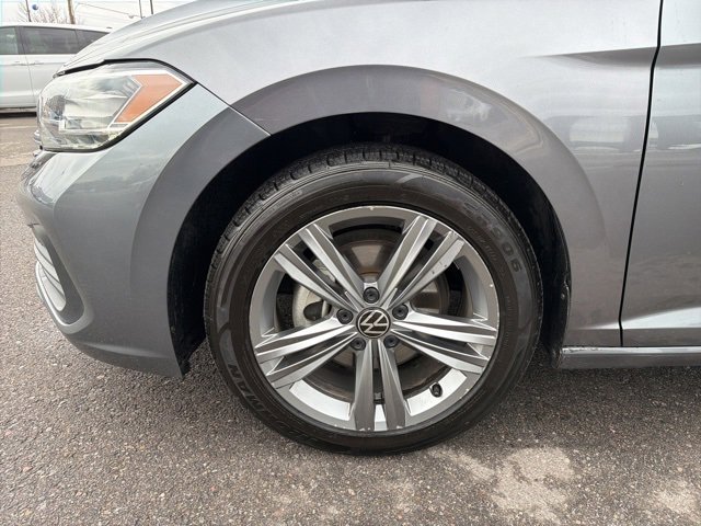 Used 2024 Volkswagen Jetta SE image 4