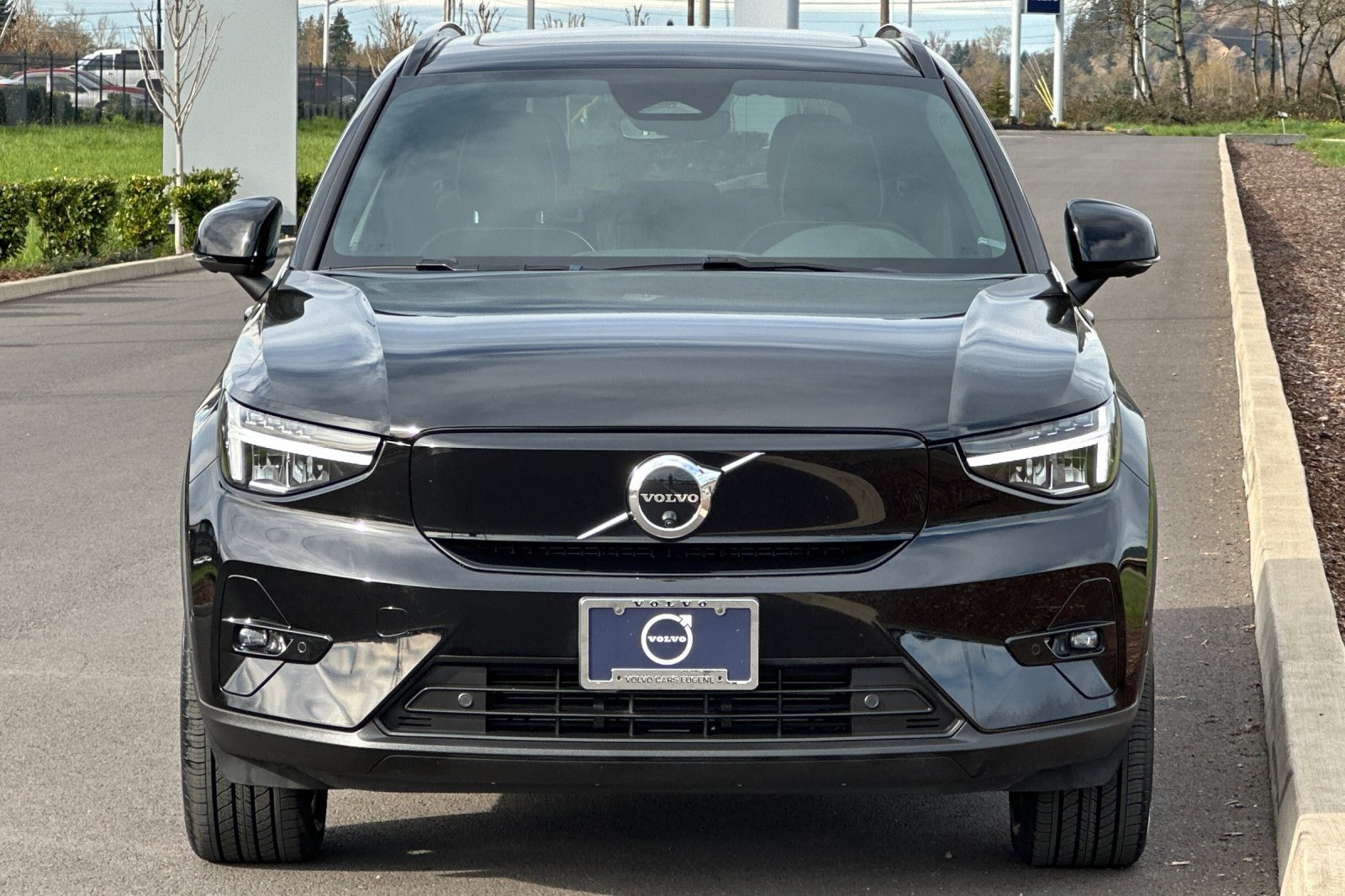 Used 2023 Volvo XC40 Recharge Plus image 8