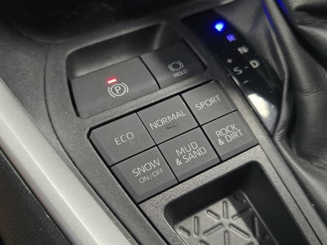 Used 2020 Toyota RAV4 LE w/ All Weather Liner Package AWD/4WD image 5