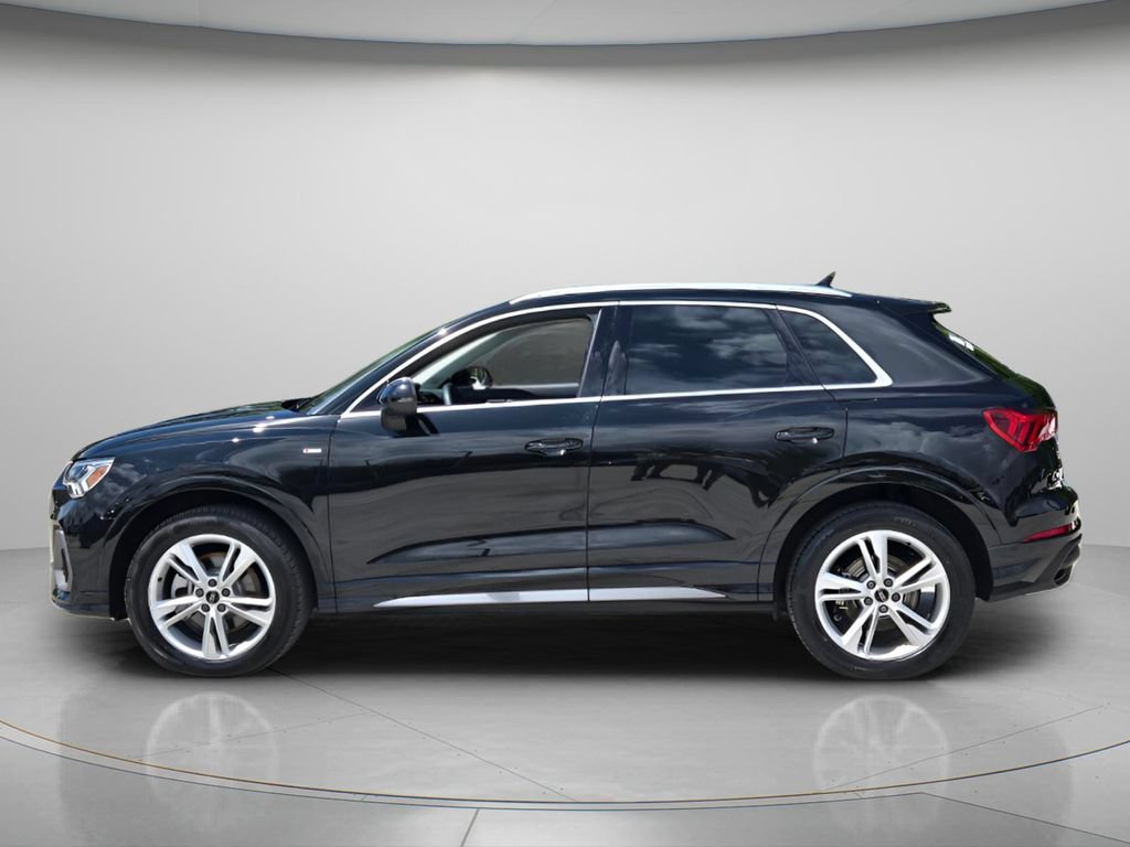 Used 2023 Audi Q3 2.0T Premium w/ Convenience Package AWD/4WD image 3