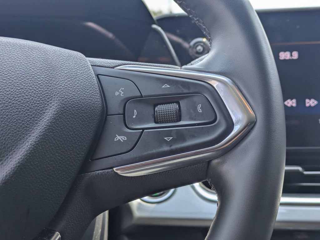 Used 2025 Chevrolet Trax LT w/ LT Convenience Package FWD image 23
