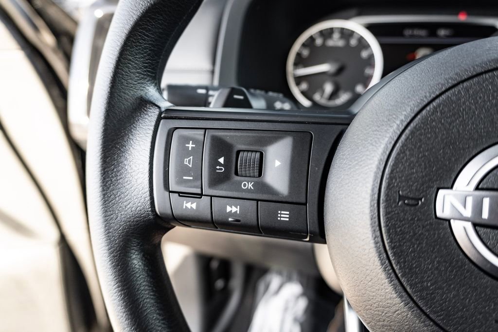 Used 2025 Nissan Pathfinder S FWD image 18
