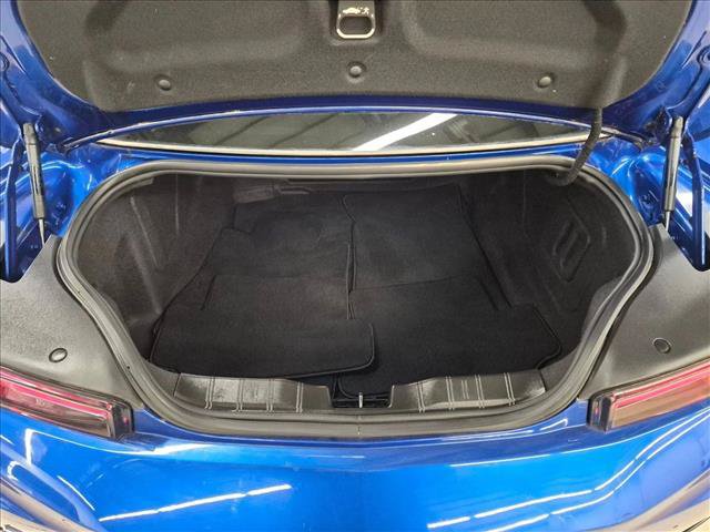 Used 2018 Chevrolet Camaro SS RWD image 7