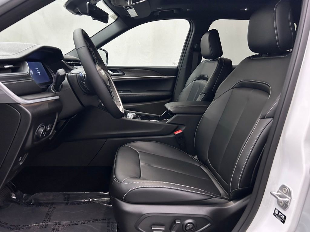 New 2025 Jeep Grand Cherokee L Limited image 11