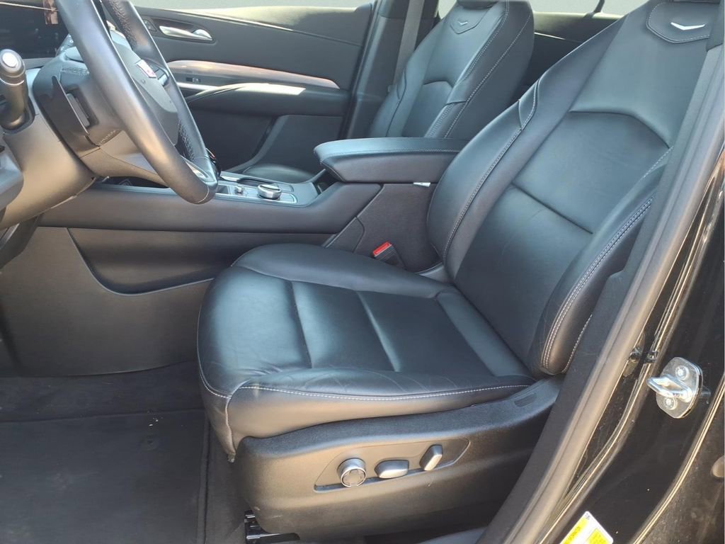 Used 2024 Cadillac XT4 Premium Luxury image 11